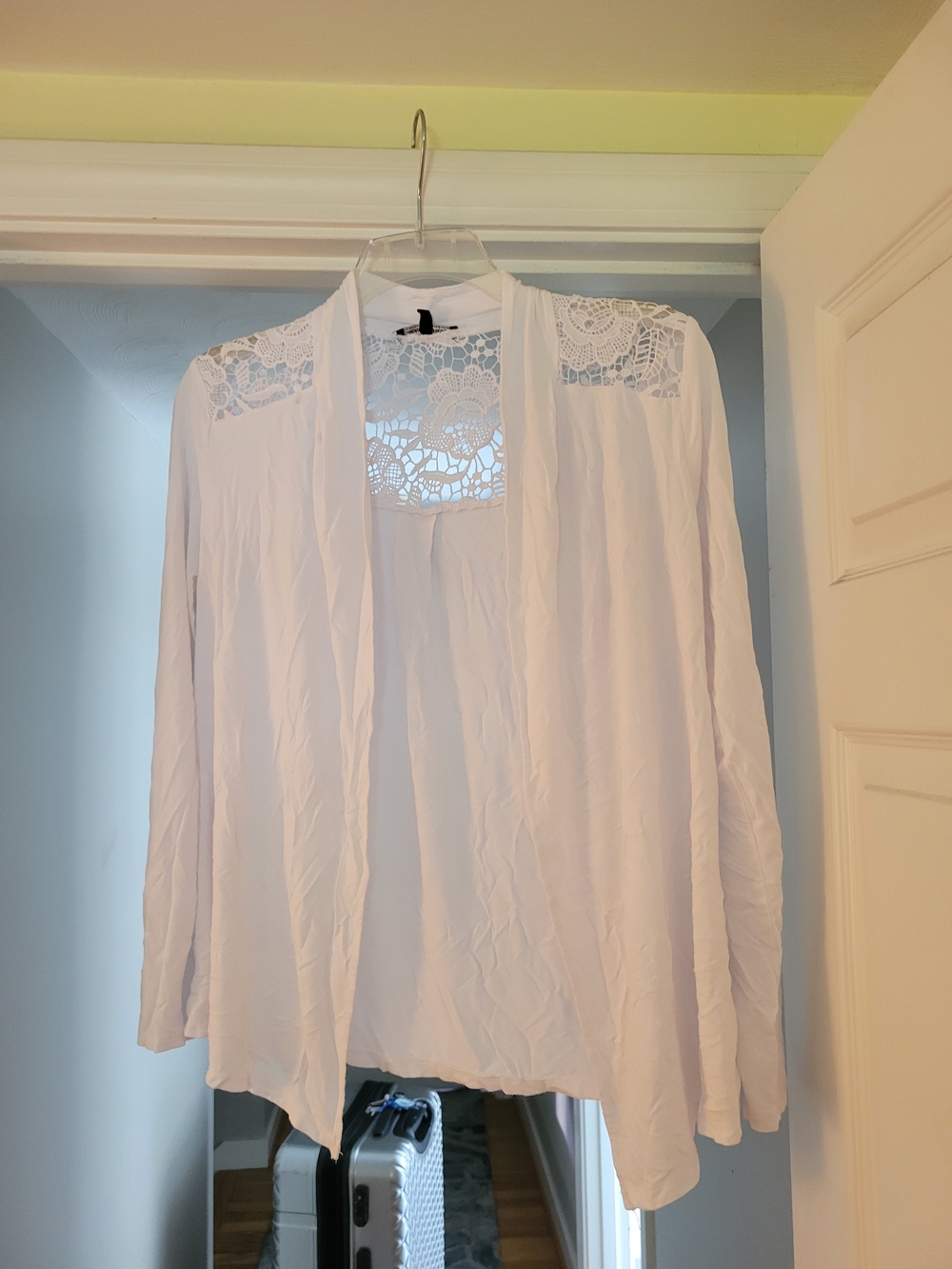 Cable & Gauge White Open-Front Lace-Shoulder Cardigan